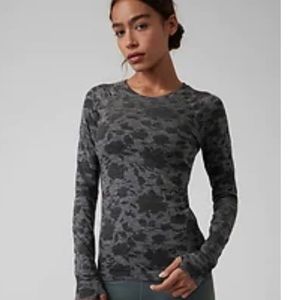 Athleta floral momentum top. Excellent barely worn condition.
